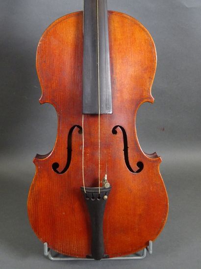 null Lot de trois violons comprenant :

- un violon français anonyme modèle médio...