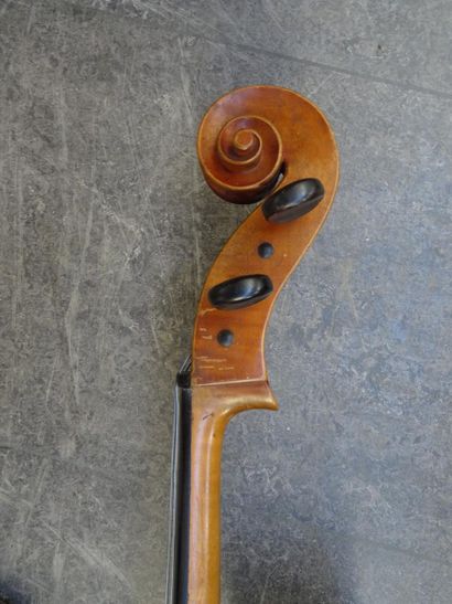 null Curious cello model Pharasius made by Albert Deblaye in 1935 n°61 guitar shape,...
