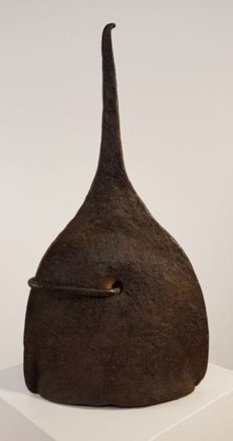 null Dogon, Mali

Bell with internal clapper

Black iron

Height : 25 cm

Weight...