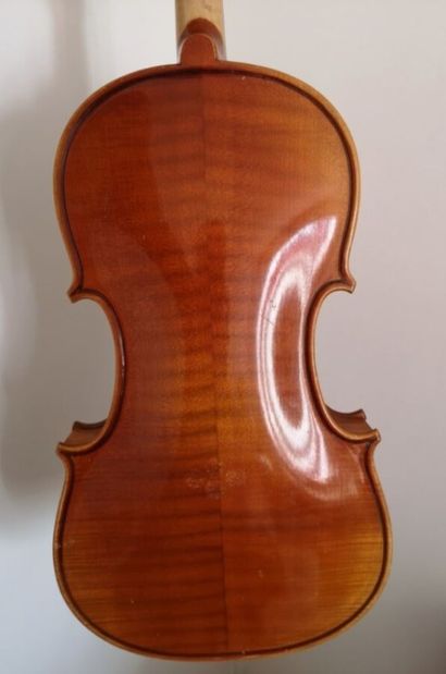 null Anonymous Hungarian made viola, circa 1970. Two-piece back 408 mm.