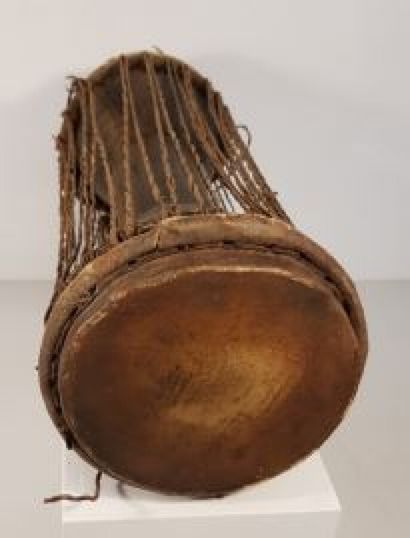 null Ewe, Togo

Tama" armpit drum

Hard wood, animal skin, leather

H : 42 cm

with...