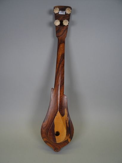 null Traditional Tahitian Yukulele, rosewood monoxyle instrument with resonator

Mid...