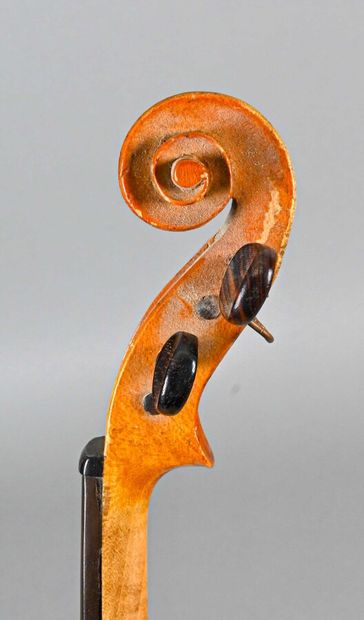 null Semi-medium fino violin made in Mirecourt around 1900. One piece back 301 m...