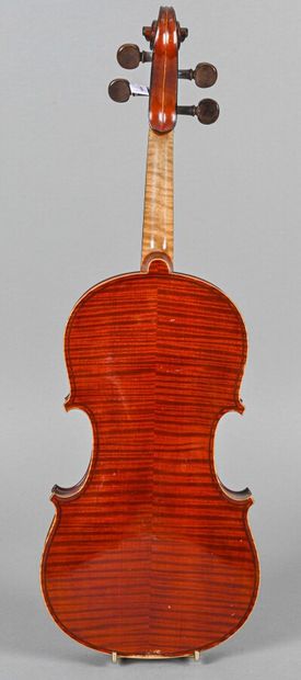  Beautiful violin made in Mirecourt around 1900, with a small label mentioning "Copie...