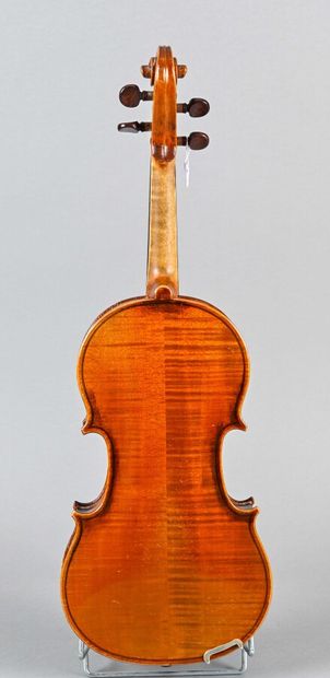 null 3/4 violin signed Matteo Goffriller, made in Mirecourt around 1920. Two-piece...