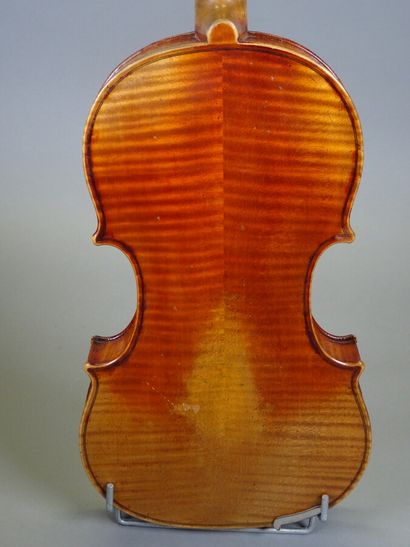 null Anonymous violin made in Mirecourt around 1900. Two pieces back 360 mm

With...
