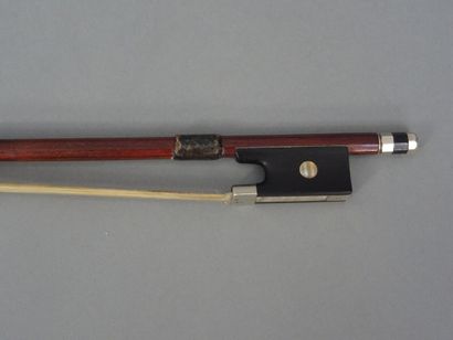 null German violin bow mounted in nickel silver. Very good condition. Weight 52 grs...