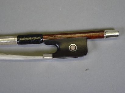 null Violin bow by Louis Morizot frères signed A. Peyrot, silver mounted. Weight...