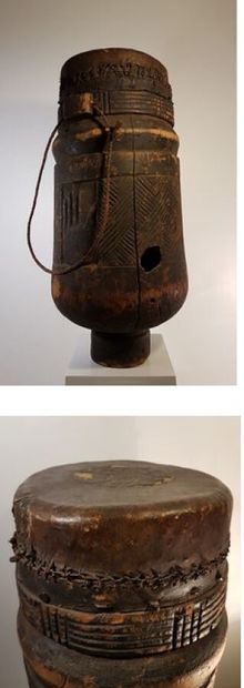 null Kuba, DR of Congo, first half of the 20th c.

Drum

Wood, animal skin, iron,...