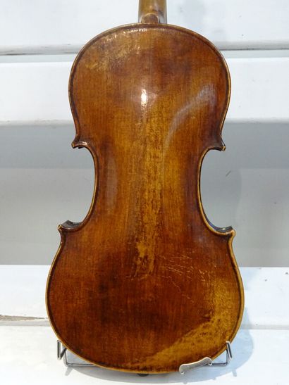 null Anonymous violin made around 1900. Two-piece back 357 mm

Back detached, repair...