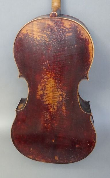  Violoncelle fait par Pierre Silvestre à Lyon en 1835 dont il porte l'étiquette....