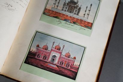 INDE - ALBUM INDIA - ALBUM. Album small in-4, bound in red morocco, spine and covers...
