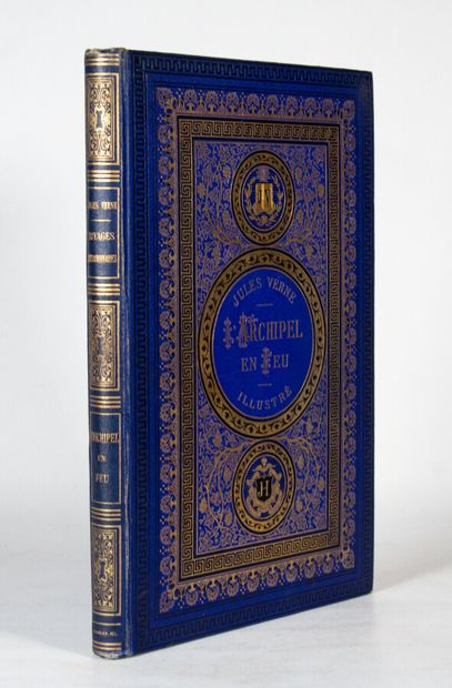  VERNE (J.). L'archipel en feu. 
P., Hetzel, (1884). In-8, cartonnage bleu aux initiales,...