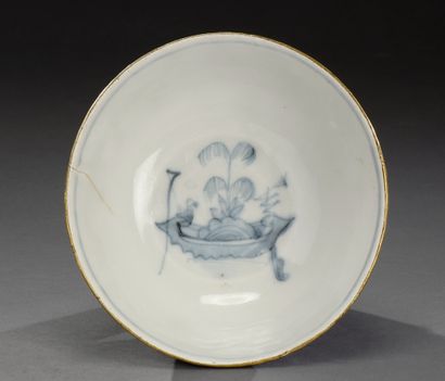 null CHINE du Sud - Période de la dynastie YUAN (1271-1368)

Rare bol en porcelaine...