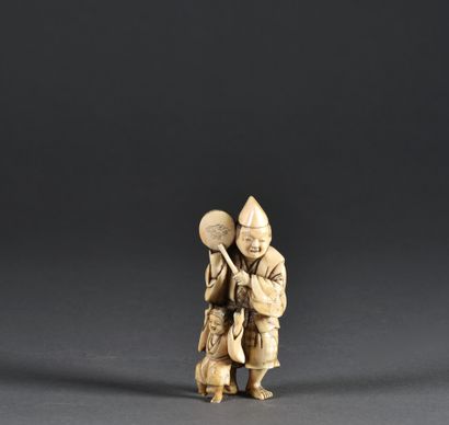 null JAPAN - Late MEIJI period (1868-1912) 

Ivory okimono with a man with a tambourine...