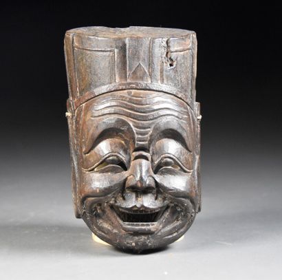 null CHINA - 19th century

Carved wood epaulette in the form of a dromatic mask

H....