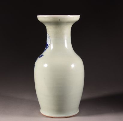 null CHINA - 19th century

Porcelain baluster vase with blue and white decoration...