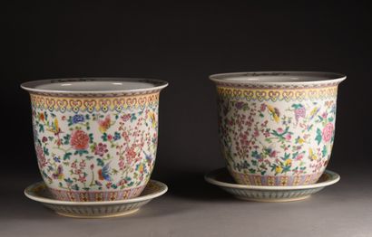 null CHINA - 20th century

A pair of porcelain planters and their saucers, with polychrome...