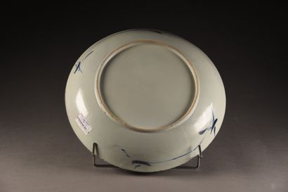 null CHINE - XIXe siècle

Assiette en porcelaine à décor Imari

D. 27,5 cm AS

Accidents...