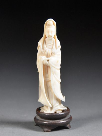 null JAPAN (MEIJI Period (1868-1912)

Standing ivory Kwanin

Late 19th century 

H....