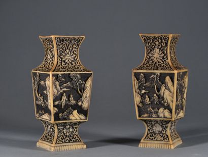 null CHINE - XXe siècle

Paire de vases balustre quadrangulaires, à décor de personnages...