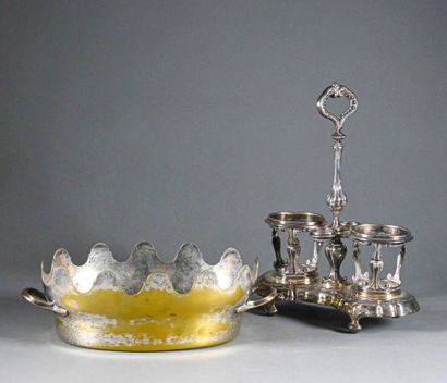 null Oil and vinegar holder and a silver-plated glass canopy

H. 30 cm - L. 20 cm

H....
