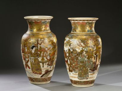 null JAPON, Satsuma - Début du XXe siècle

Paire de vases balustre en faience, à...