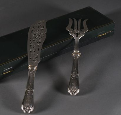 null Fish serving utensils, the handles in filled silver, rocaille style, engraved...