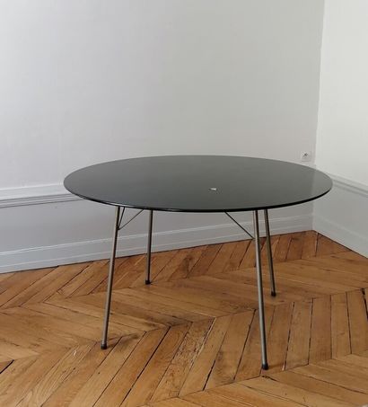null Arne JACOBSEN (1902-1971)

Table de salle à manger modèle "3600", plateau circulaire...
