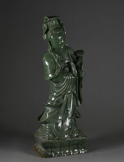 null CHINA - 20th century

Guanyin, large statue in spinach green jadeite

Engraved...