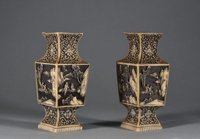 null CHINE - XXe siècle

Paire de vases balustre quadrangulaires, à décor de personnages...