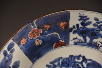 null CHINA - 19th century

Porcelain plate with Imari decoration

D. 27,5 cm AS

Accidents...