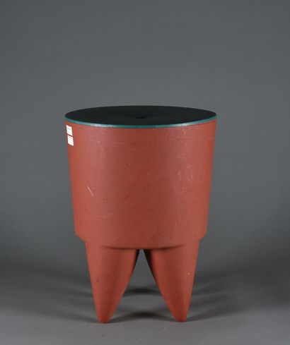 null Philippe STARCK (Born in 1949) - LES 3 SUISSES publisher

Bubu stool in red...