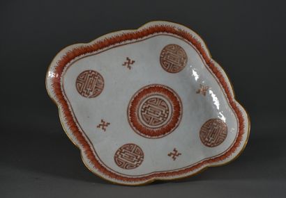 null CHINE ou INDOCHINE - XIXe siècle

Coupe ovale polylobée sur piédouche en porcelaine,...