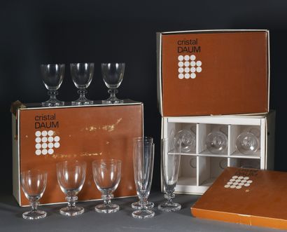 null DAUM France

Suite of nine flutes (H. 18 cm), six red wine glasses (H. 12,5...
