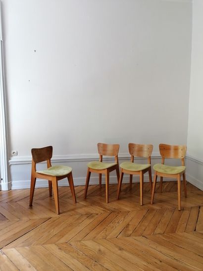 null Work of the 1950s/60s

Suite of four chairs with natural wood structure, green...