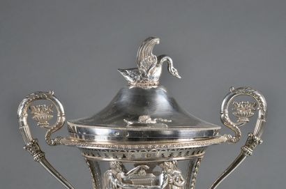 null Beautiful silver covered sugar bowl of Medici shape, on a square base decorated...