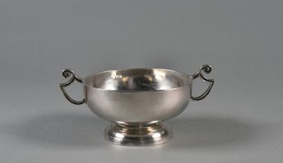 null Small silver wedding bowl on pedestal with two handles 

20th century

Diameter...