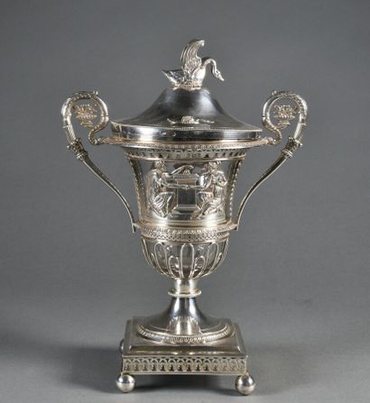 null Beautiful silver covered sugar bowl of Medici shape, on a square base decorated...