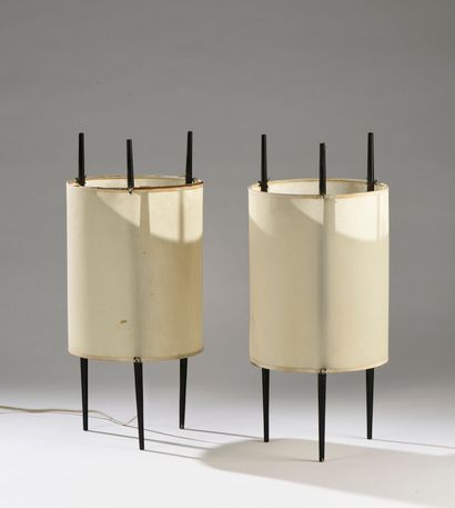 null Isamu NOGUCHI (1904-1988)

Paire de lampes tripodes,

Bois teinté et fibre végétale

40...
