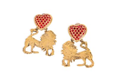 Yves SAINT LAURENT Rive Gauche Paire de pendants d’oreille à clips en métal doré,...