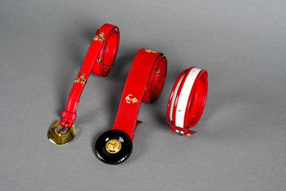 Yves SAINT LAURENT Rive Gauche Lot comprenant trois ceintures en cuir rouge, l’une...
