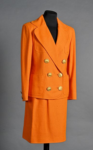 Christian LACROIX Tailleur en toile orange, veste à col cranté arrondi, double boutonnage,...