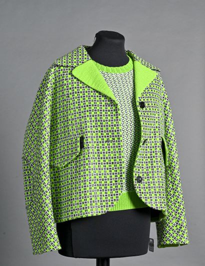 CARVEN Lot comprenant une veste en tweed coton vert anis à carreaux blancs et lurex...