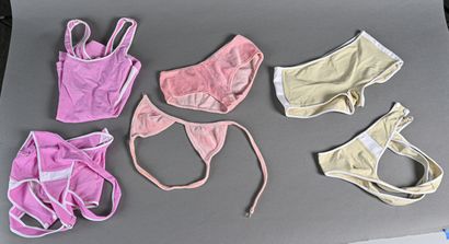 ERES circa 1960, ANONYME Lot comprenant quatre maillots de bain l’un une pièce en...