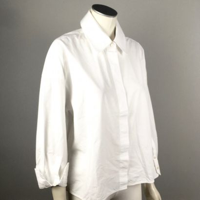 null ACNE STUDIOS

Large chemise en coton blanc, col pointu, manches longues aux...