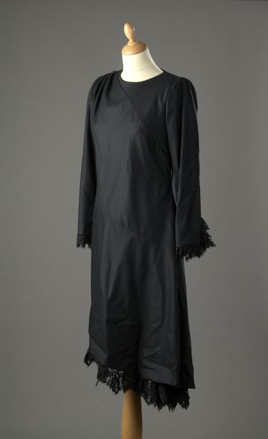 null GIVENCHY Haute Couture n°85914, René MANCINI

Robe en jersey noir à motif rayé...