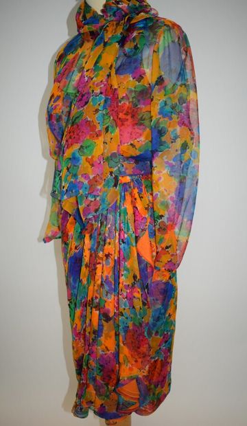 null GALANOS

Robe en mousseline de soie imprimée d'un motif floral multicolore à...