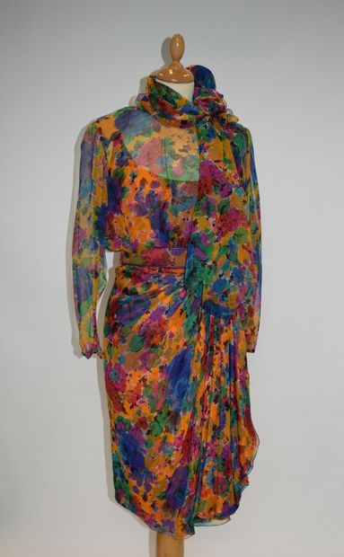 null GALANOS

Robe en mousseline de soie imprimée d'un motif floral multicolore à...