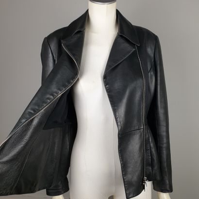 null CHRISTIAN DIOR

Veste blouson en agneau noir, petit col, fermeture à glissière...